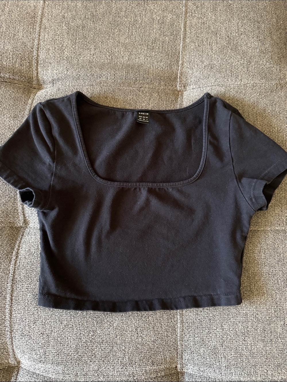 SHEIN Cropped Tee